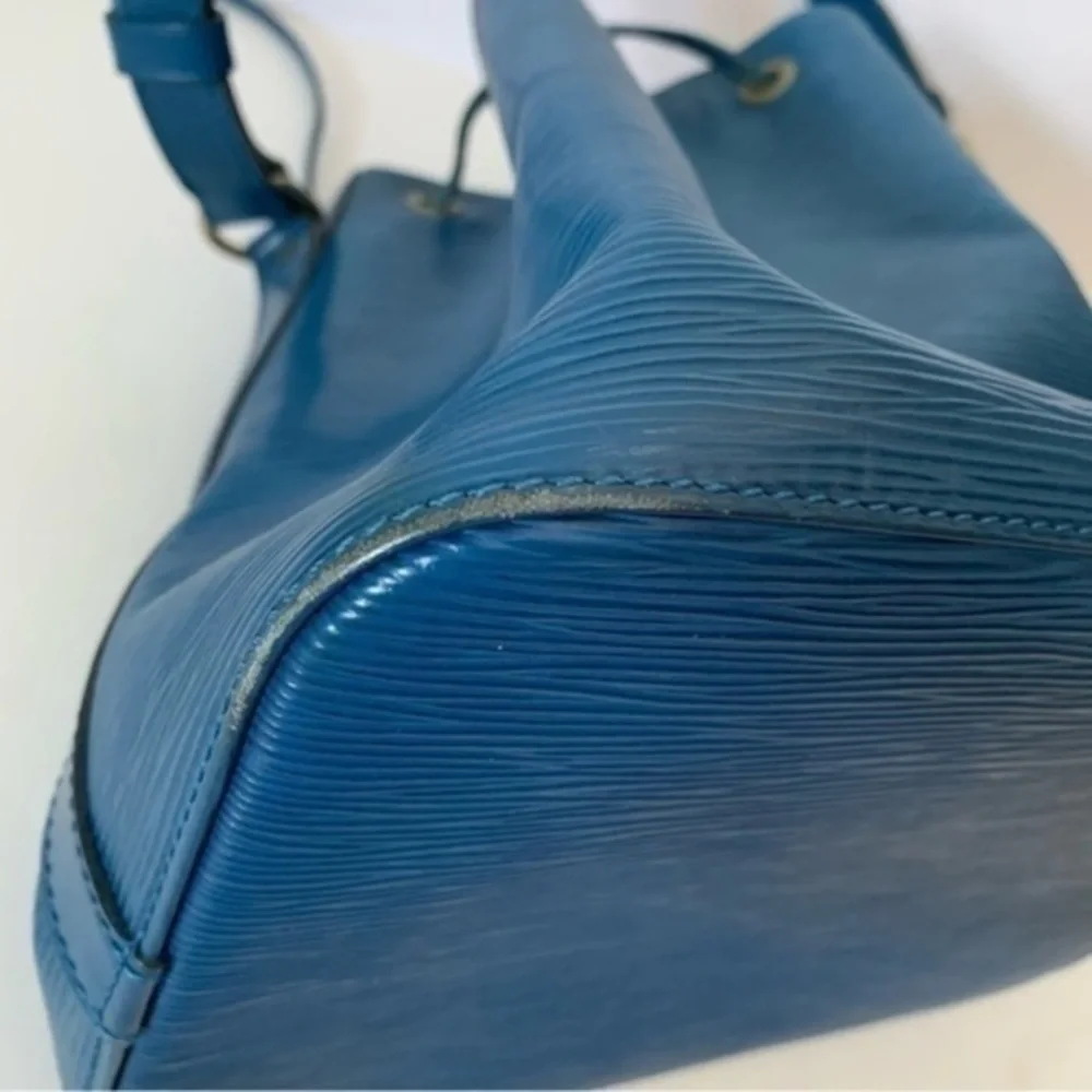 LOUIS VUITTON LV Shoulder Bag Petit Noe Blue Epi